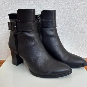 블랙 가죽 앵클부츠