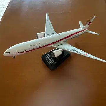 Boeing 777-300ER 일본 모델 1/400 스케일