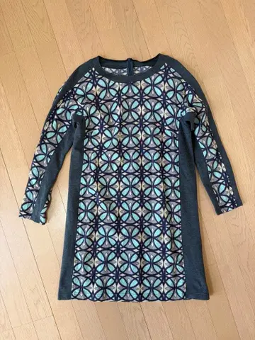 기하학 패턴 긴팔 무릎 기장 원피스