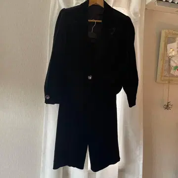 멋진 벨벳 비쥬 버튼 셋업 수트