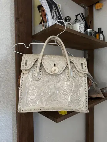 GRACE CONTINENTAL 그레이스 콘티넨탈 카빙 백