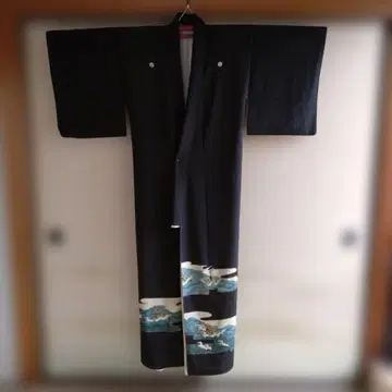 블랙 전통 예복 기모노 파도 문양 자수