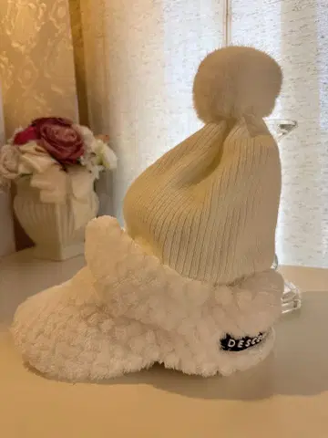 데상트 골프 폼폼 포함 니트 모자 여성용