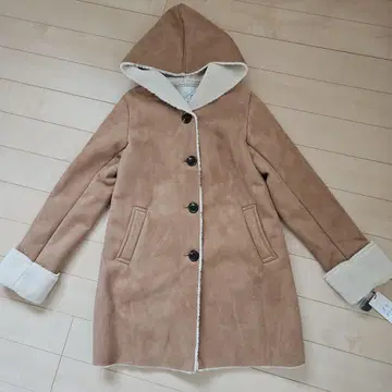 하이픈월드 갤러리 페이크 무스탕 코트