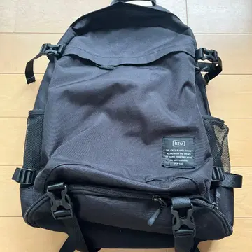 Kiu 블랙 백팩