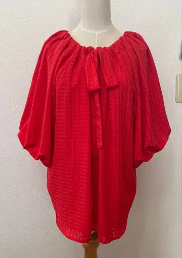 &LOVE 시어 깅엄 페미닌 형태 리본 상의