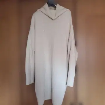 하이넥 스웨터 93% 울 7% 캐시미어