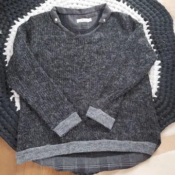 다크 그레이 체크 옷깃 니트 스웨터 레이어드 스타일