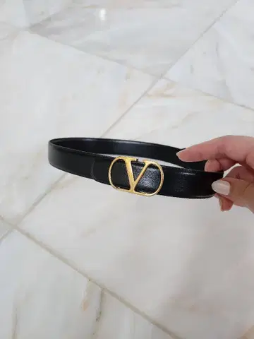발렌티노 블랙 가죽 V 로고 버클 벨트
