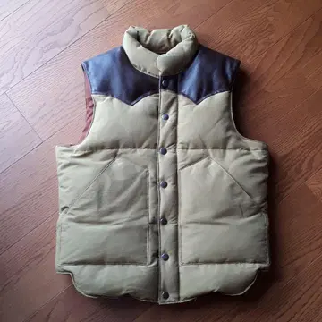 카키 브라운 슬리브리스 다운 자켓