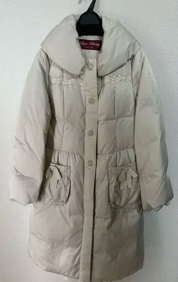 미사용 Super Beauty 베이지 다운 코트