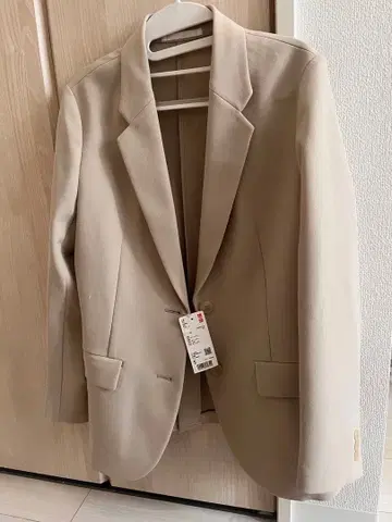 유니클로 감동 자켓 베이지