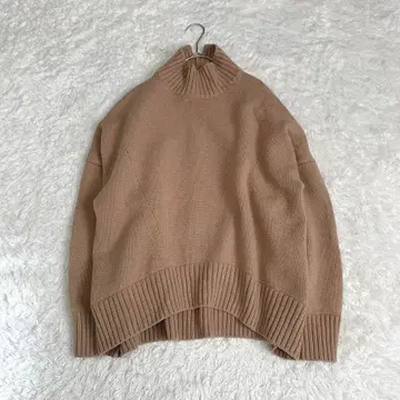 고품질 치노 오버 사이즈 하이넥 니트 뒷면 로고 브라운