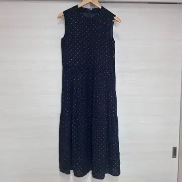 GRACE CONTINENTAL 네이비 도트 무늬 슬리브리스 원피스