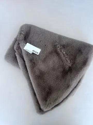 JENNE 리치 볼륨 퍼 케이프 베이지