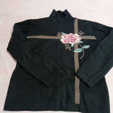 꽃무늬 하이넥 니트 스웨터 블랙