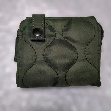 미사용 새상품 2단 접이식 지갑 카키 그린 계열