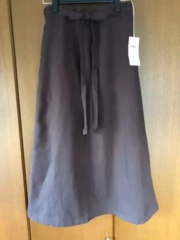 새상품 코에 사다리꼴 스커트 L 사이즈