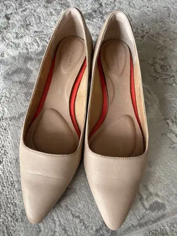 ROCK PORT 베이지 가죽 펌프스 23