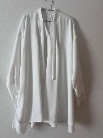 엔폴드 화이트 커프스 블라우스 새상품급