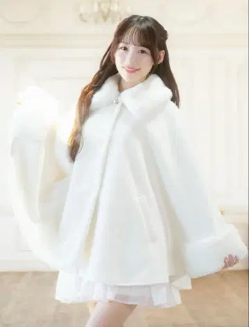 새상품 완판 evelyn 비쥬 판초 코트 2025 신상 화이트