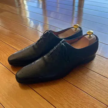 산토니 (이탈리아) 블랙 레더 윙팁 드레스 슈즈