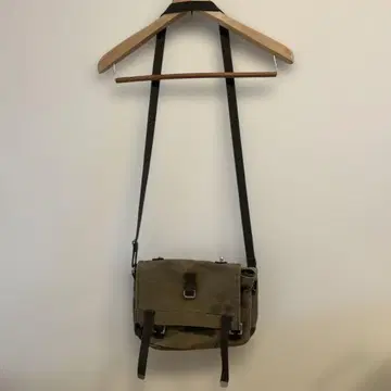 카키 캔버스 숄더백