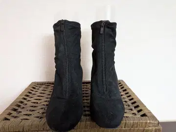 블랙 스웨이드 지퍼 부츠