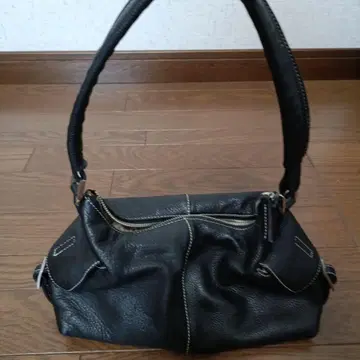 블랙 가죽 핸드백 지퍼 포함