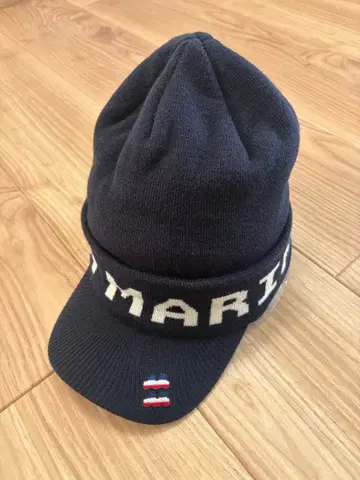 MUTA 블랙 니트 모자 챙 부착