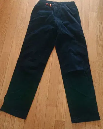 SOPH. 블랙 코듀로이 팬츠 포켓 부착