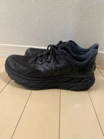 HOKA ONE ONE 블랙 스니커즈