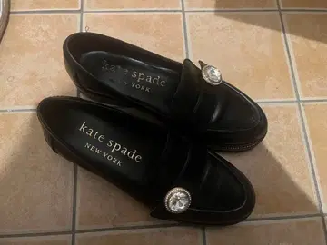 케이트 스페이드 블랙 로퍼 비쥬 장식