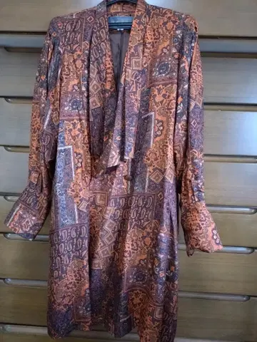 브라운 계열 패턴 긴팔 코트