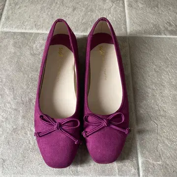 퍼플 리본 포함 플랫슈즈