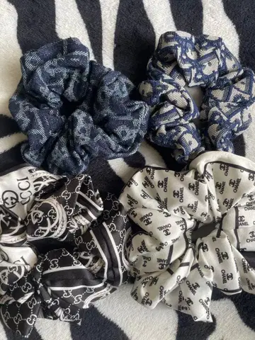 로고 패브릭 소재 스크런치 4개 세트