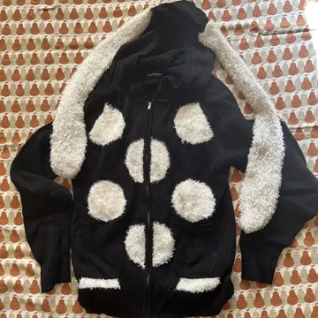 PEACE NOW 토끼 귀 달린 니트 후드티 블랙 도트 패턴