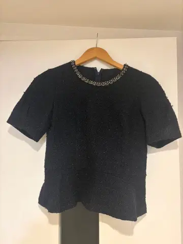 [ 배송비 포함 ] ANAYI 비쥬넥 블랙 반팔 페플럼 상의