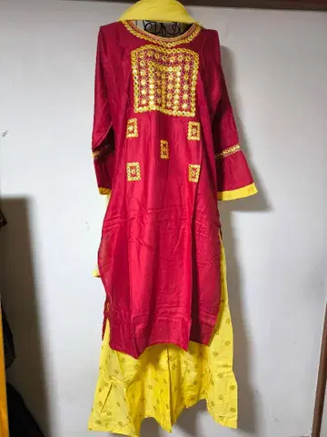[ 25-N-23-1 ] 자수 장식 빨간색과 노란색 쿠르타 3피스