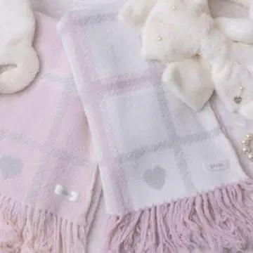 pium 하트 체크 마쉬멜로우 니트 머플러 화이트