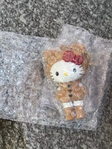 헬로키티전 시크릿 마스코트 곰 수트 키링