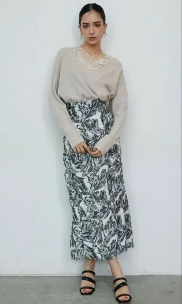 보타니컬 컷 자카드 스커트