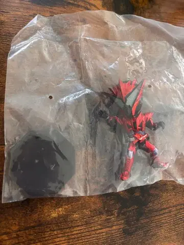 가면라이더 빨간색 피규어 받침대 포함