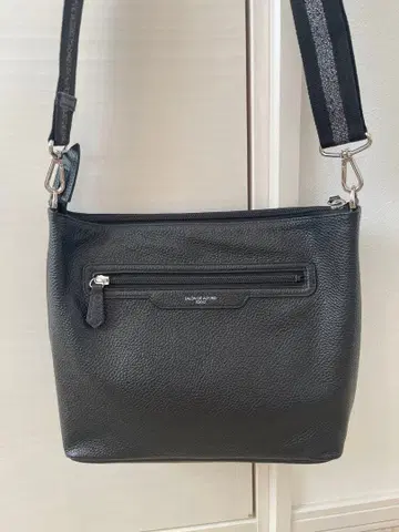 가죽 핸들 부착 호리즌탈 미니백 M 사이즈