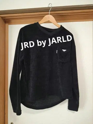 JRD by JARLD 블랙 V넥 트레이닝복