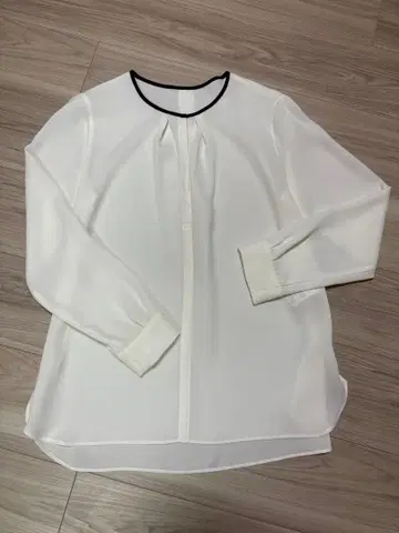 화이트 블라우스 긴팔 블랙 파이핑