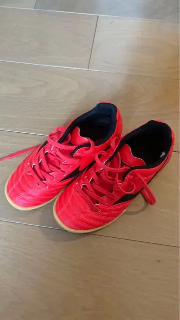 Mizuno 축구화 레드/블랙