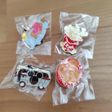 캐릭터 핀 배지 4개 세트