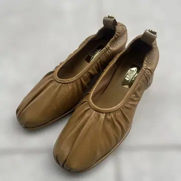 브라운 가죽 신발