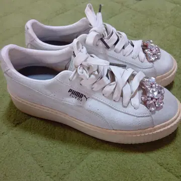 PUMA 스웨이드 화이트 스니커즈